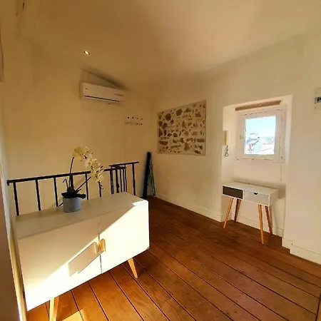 Freshly Tastefully Renovated In Heart Of Old *