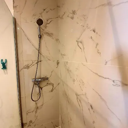 Freshly Tastefully Renovated In Heart Of Old Apartamento