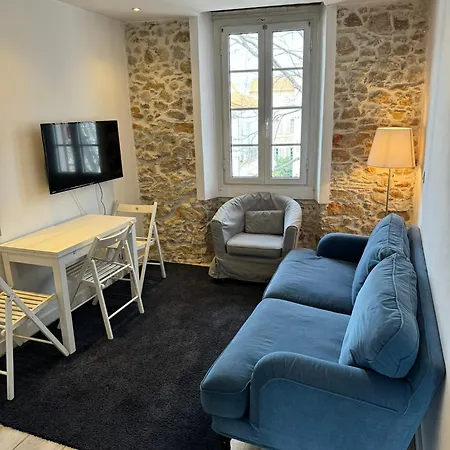 Freshly Tastefully Renovated In Heart Of Old Antibes