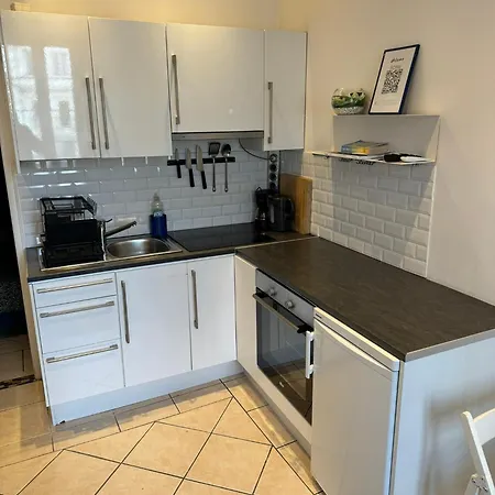 Freshly Tastefully Renovated In Heart Of Old Lägenhet