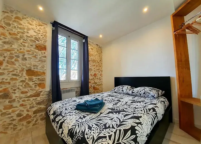 Freshly Tastefully Renovated In Heart Of Old Antibes