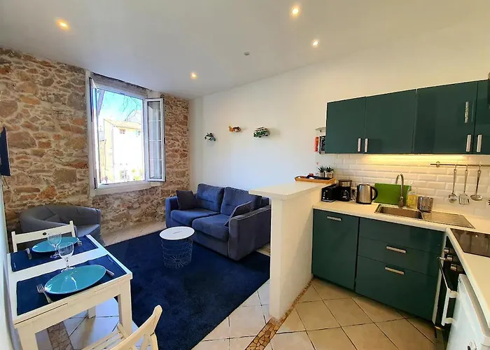 Freshly Tastefully Renovated In Heart Of Old Antibes