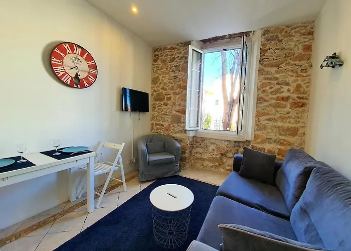 Apartment Freshly Tastefully Renovated In Heart Of Old *