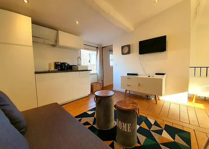 Freshly Tastefully Renovated In Heart Of Old Antibes