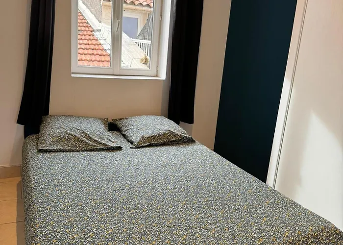 Freshly Tastefully Renovated In Heart Of Old Apartment *