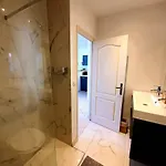 شقة Freshly Tastefully Renovated In Heart Of Old