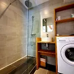 Freshly Tastefully Renovated In Heart Of Old شقة