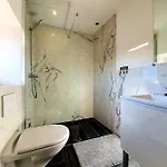 Freshly Tastefully Renovated In Heart Of Old *