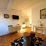 Freshly Tastefully Renovated In Heart Of Old شقة أنتيب