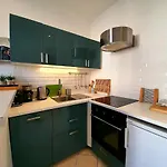 شقة Freshly Tastefully Renovated In Heart Of Old أنتيب