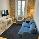 Lejlighed Freshly Tastefully Renovated In Heart Of Old