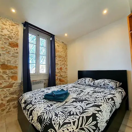 Freshly Tastefully Renovated In Heart Of Old Antibes