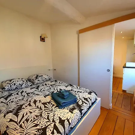 Freshly Tastefully Renovated In Heart Of Old