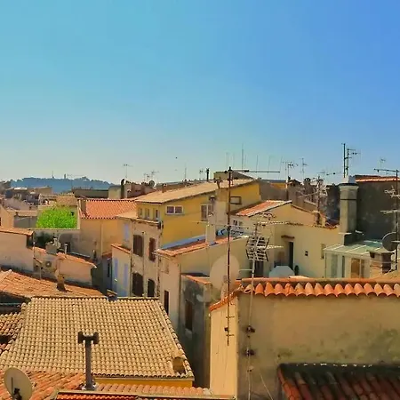 Apartment Freshly Tastefully Renovated In Heart Of Old Antibes