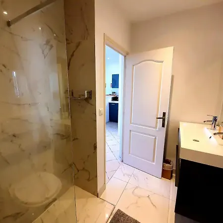 Apartment Freshly Tastefully Renovated In Heart Of Old