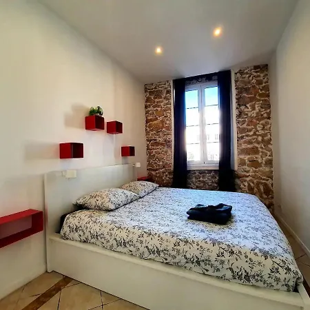 Freshly Tastefully Renovated In Heart Of Old Appartamento *