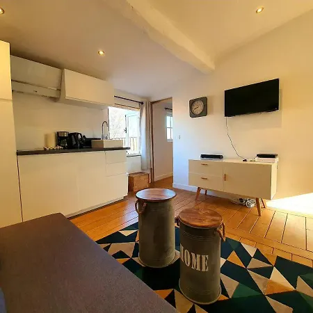 Freshly Tastefully Renovated In Heart Of Old Antibes