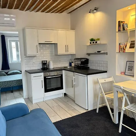 شقة Freshly Tastefully Renovated In Heart Of Old أنتيب