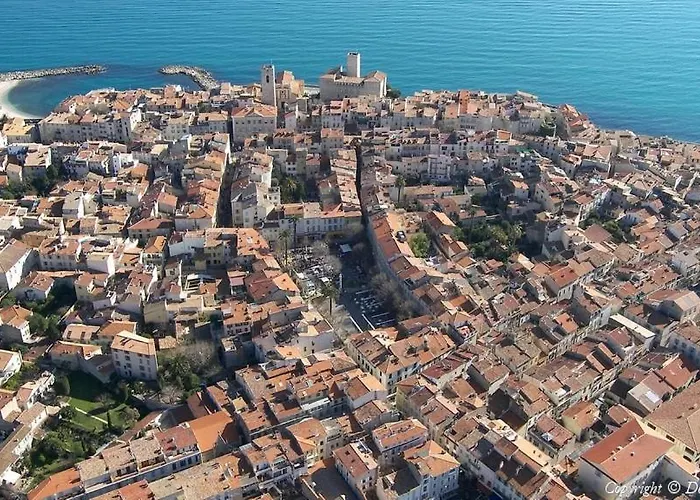 Freshly Tastefully Renovated In Heart Of Old