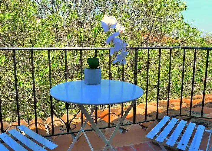 Апартаменти Freshly Tastefully Renovated In Heart Of Old