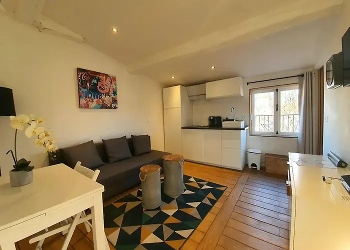 Lägenhet Freshly Tastefully Renovated In Heart Of Old *