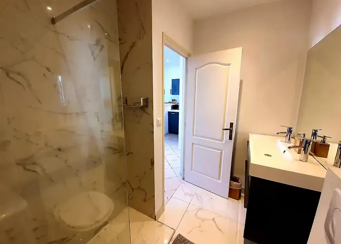 Апартаменти Freshly Tastefully Renovated In Heart Of Old