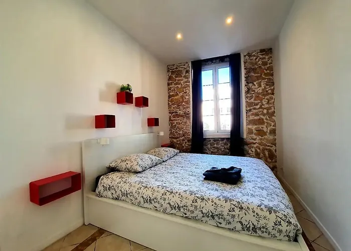 Freshly Tastefully Renovated In Heart Of Old Апартаменти *