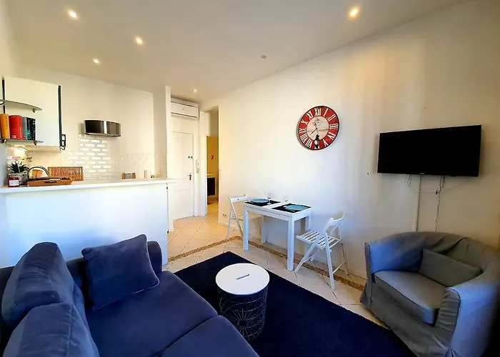 Freshly Tastefully Renovated In Heart Of Old Lägenhet Antibes